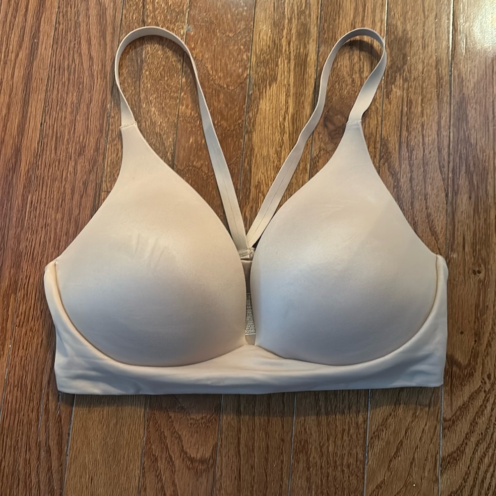 Victoria’s Secret Lightly Lined Plunge Wireless Bra 32DD